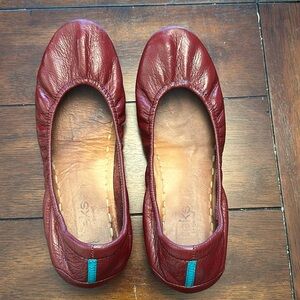 Women’s Burgundy leather Tieks size 9, great condition